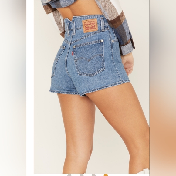 Levi's High Rise Seamed Denim Mom Shorts. - Picture 2 of 9